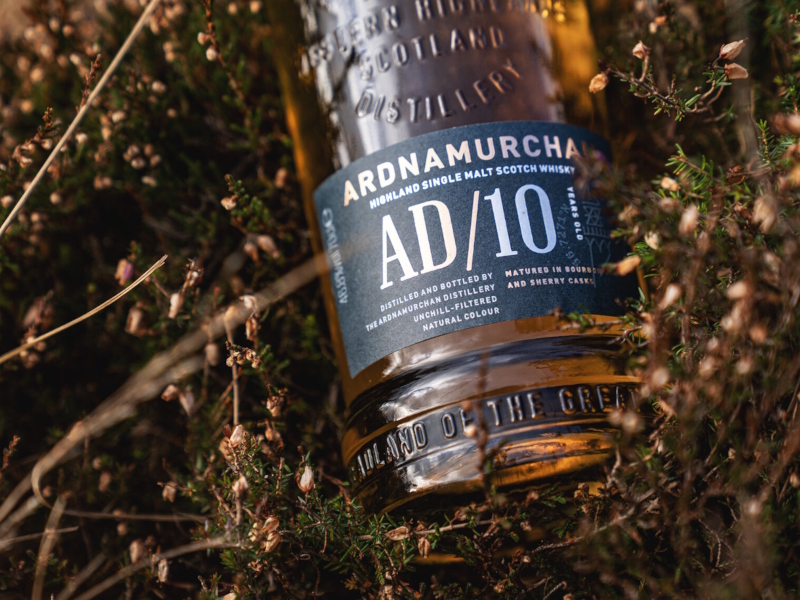 Anstoßen mit Whisky, Freunde Abend bei Mr. Peppers Whisky Restaurant