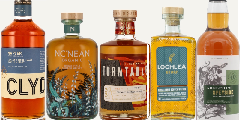 Die Whisky-Auswahl für das Whisky Bistro im Juni. Fünf Whiskys für das Whisky Bistro: Clydeside Napier Lowland Single Malt, Nc'nean Organic Single Malt, Turntable Blended Scotch Whisky, Lochlea Our Barley und Adelphi's Speyside Glen Elgin 10 Years.